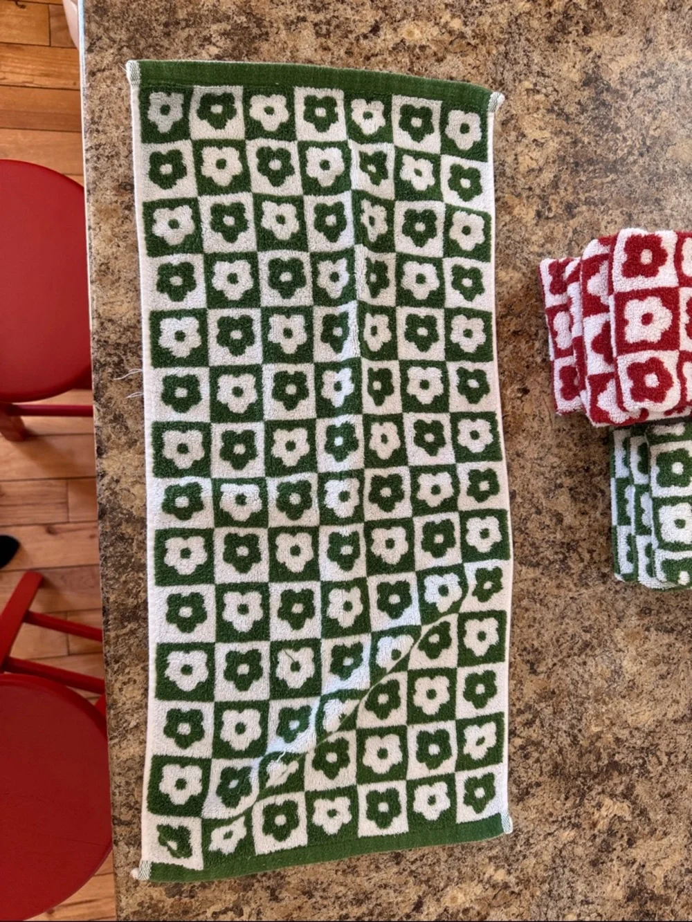 8 Flower Print Hand Towels, 4 Green & 4 Red